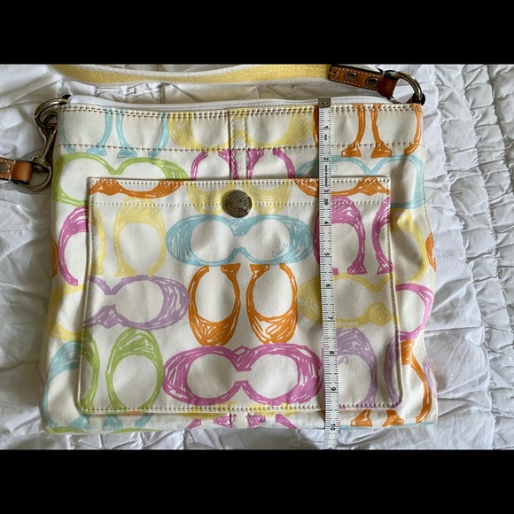 Coach Scribble Signature Large Swingpack - Picture 7 of 7